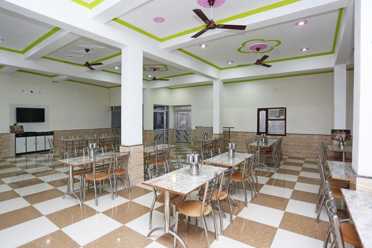 Oyo 29517 Hotel Barsana Palace Chhata Exterior foto